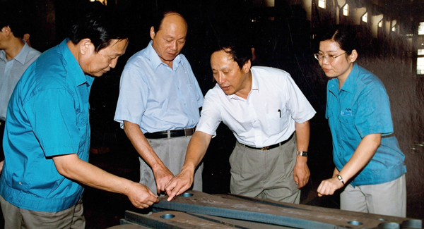 新一届向导班子上任，，，掀开888电子厘革生长新篇章