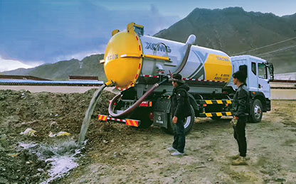 888电子吸污车在四川成都排污作业