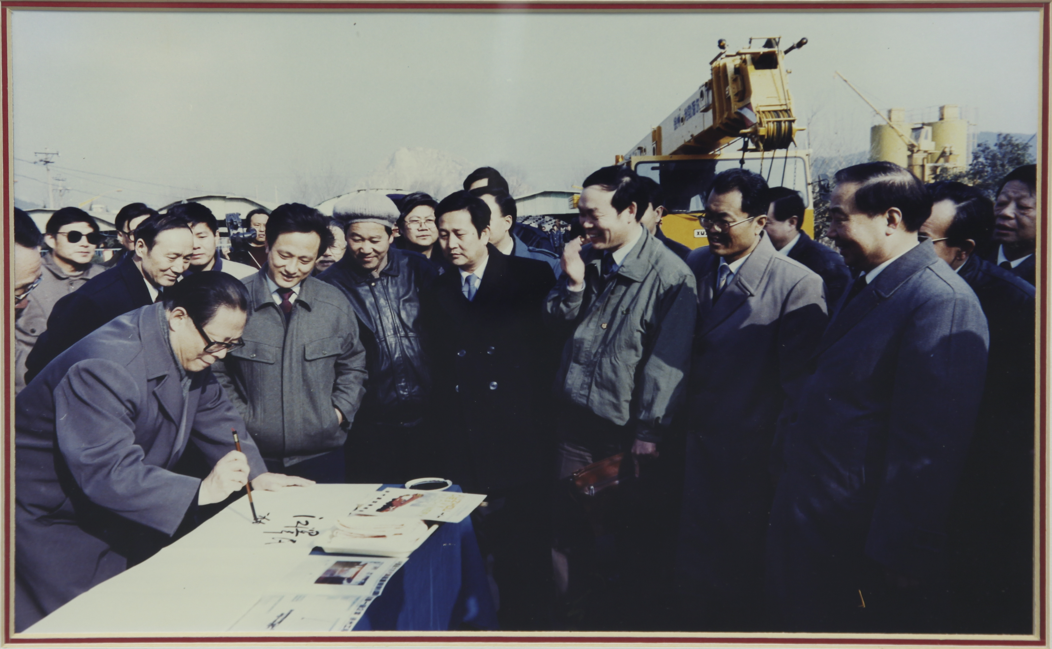 江泽民同志视察888电子集团并题名勉励