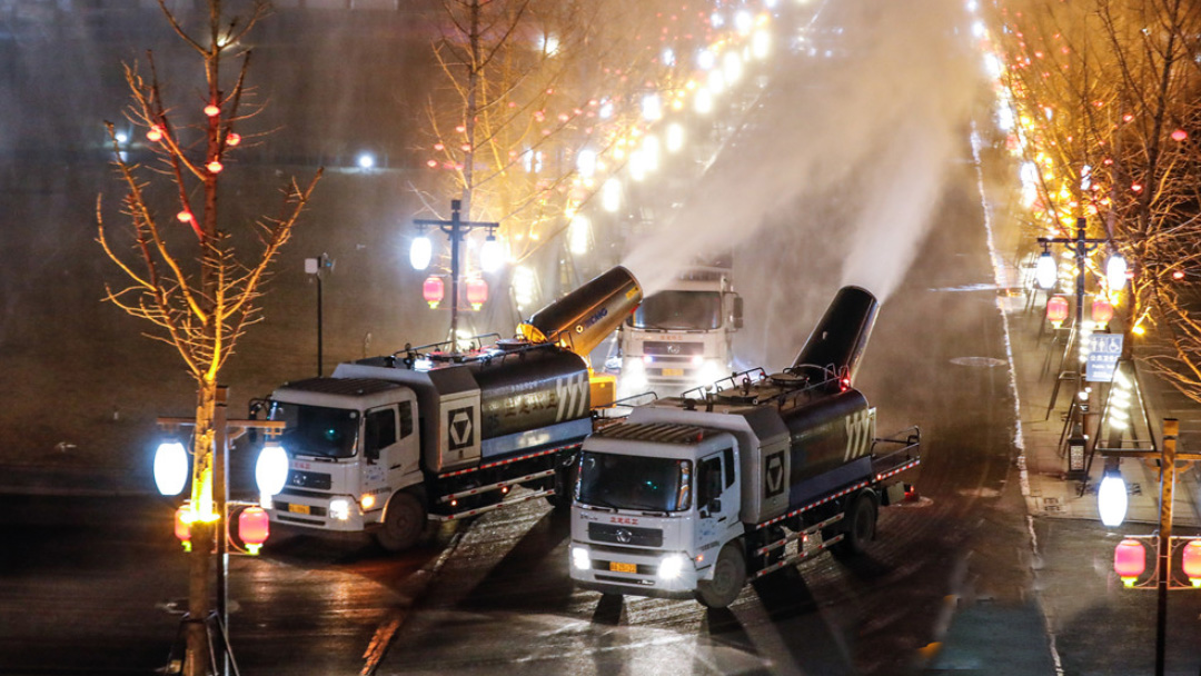 888电子多功效抑尘车在河北正定喷洒消毒液