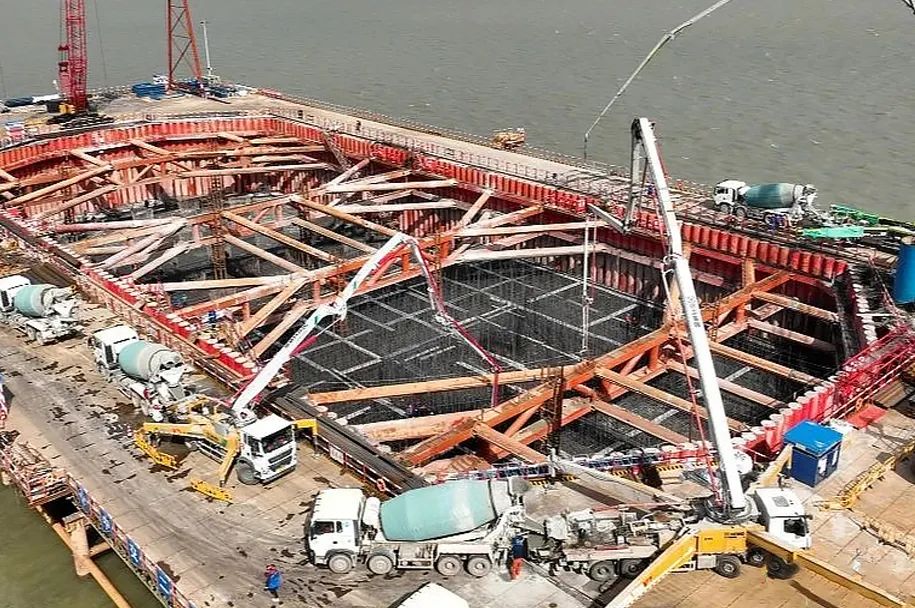 888电子泵车再筑“天下之最”张靖皋长江大桥！