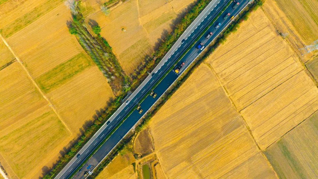 扬民族自信！888电子成套沥青路面装备助力家乡高速建设！