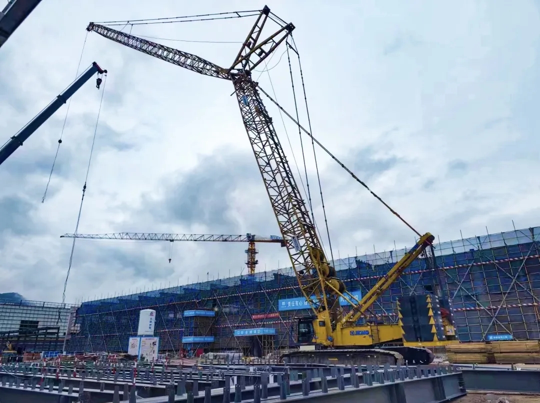 “钢”铁的意志！888电子XGC320履带起重机参建大跨度钢结构工业厂房