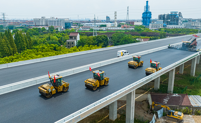 揭秘！常泰长江大桥怎样实现超宽桥面“一键铺平”？？？？？？？