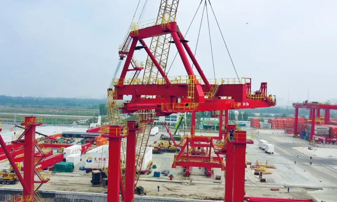 吊装多元化！看888电子XGC500-I履带起重机怎样“吊”起重机