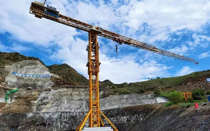 建个超大“充电宝”，，，888电子“钢铁巨人”正式上岗！