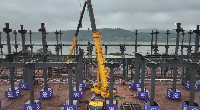 这把高端局！888电子G2起重机助力成渝铁路刷新！