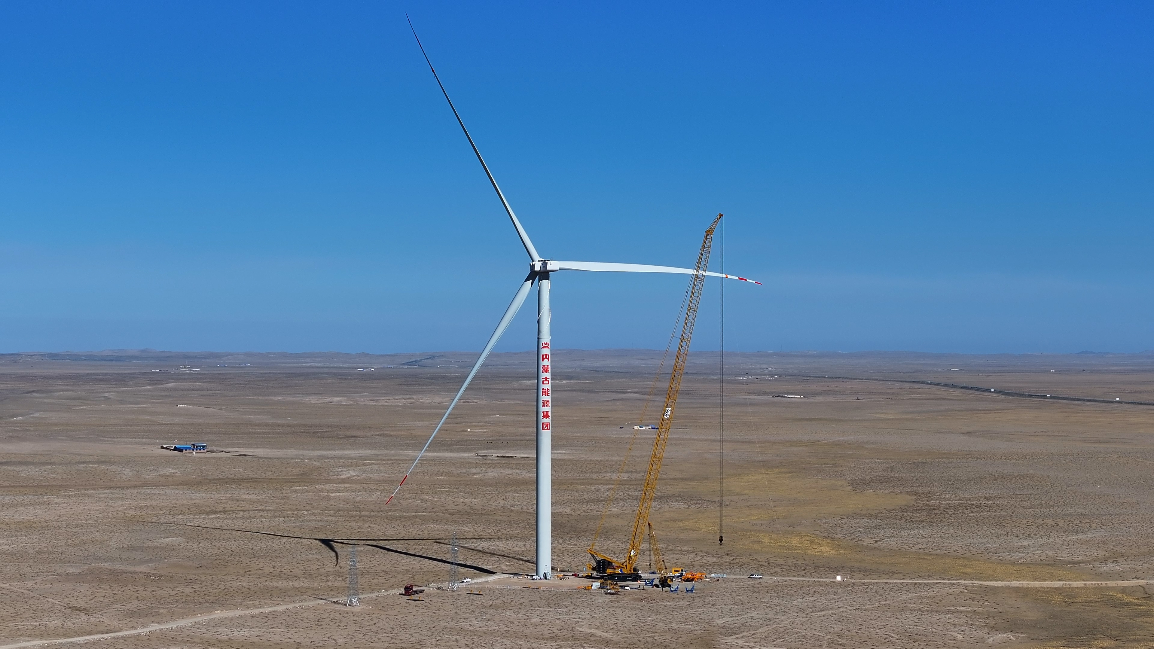 1300吨级新品风电首秀！888电子千吨级起重机再添实力干将